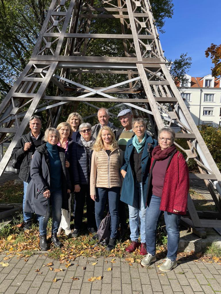 Vor dem Eiffelturm am Centre Francais